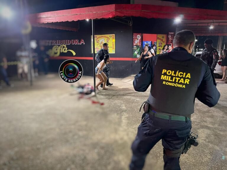 URGENTE – Jovem é executado com tiros na cabeça em distribuidora na zona leste