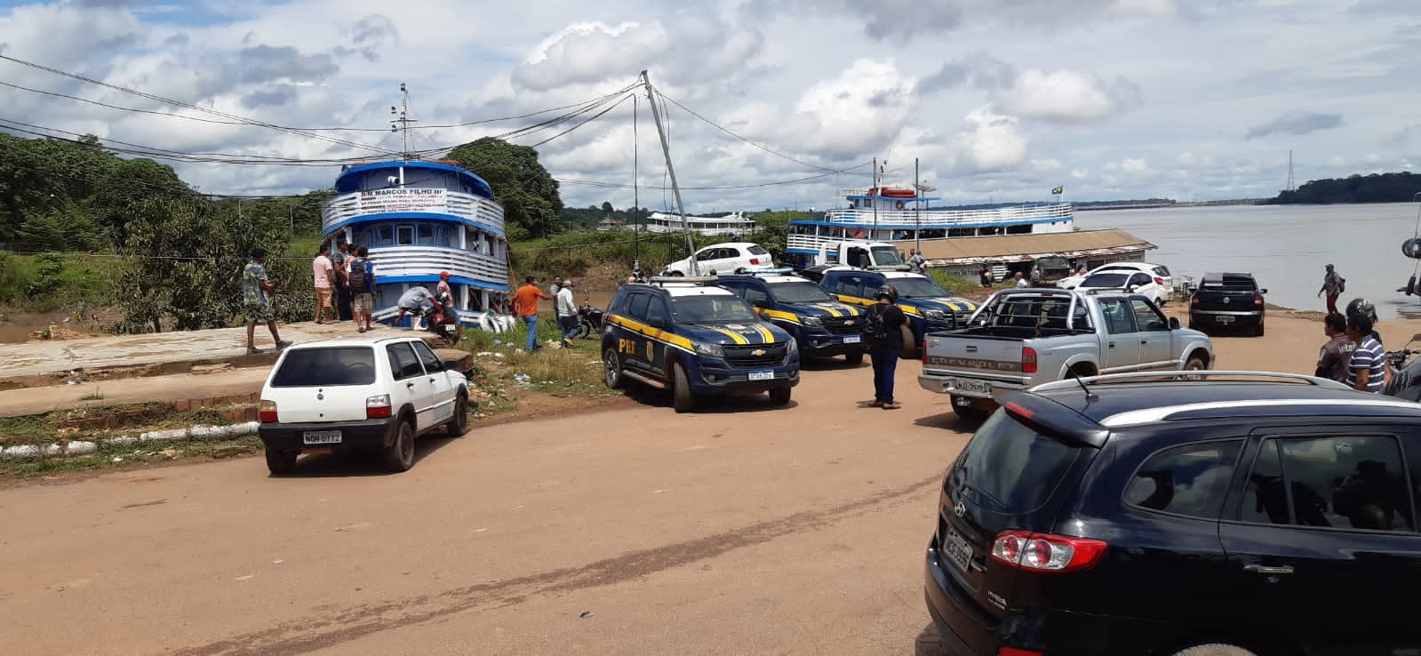 Criminosos caem no Rio Madeira após fugirem de abordagem da PRF, na capital