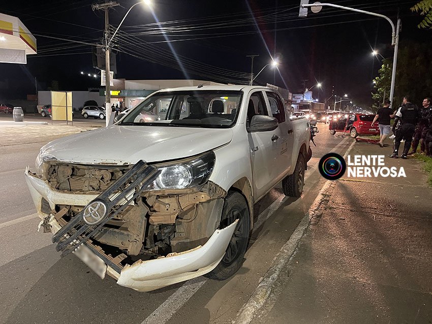 Porta de carro é arrancada em grave acidente na Avenida Jorge Teixeira