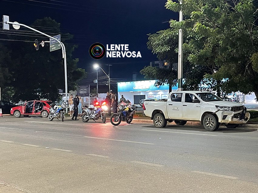 Porta de carro é arrancada em grave acidente na Avenida Jorge Teixeira