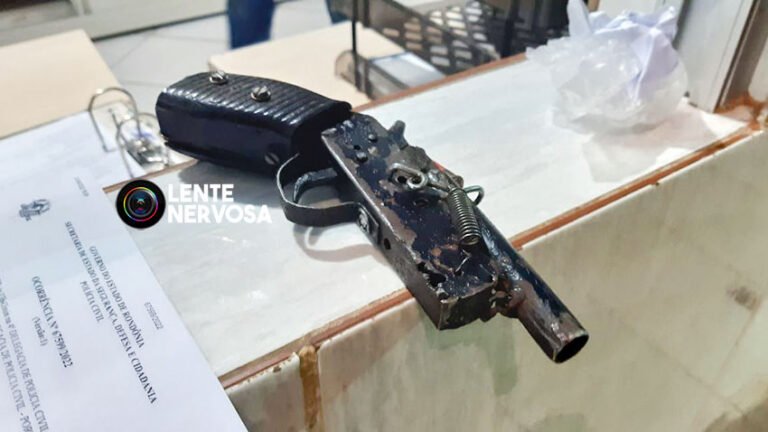 Foragidos em moto roubada são presos armados após fugirem de abordagem