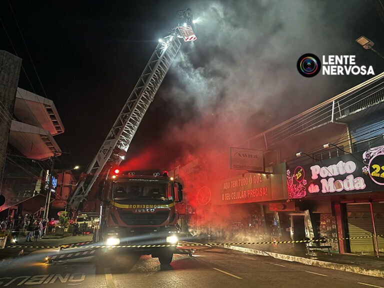 Vídeo: Lojas são destruídas por incêndio no centro de Porto Velho