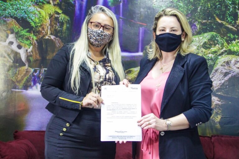 Emenda recebida: Vereadora Márcia Socorristas garante recursos para compra de ração e suprimentos para a causa animal