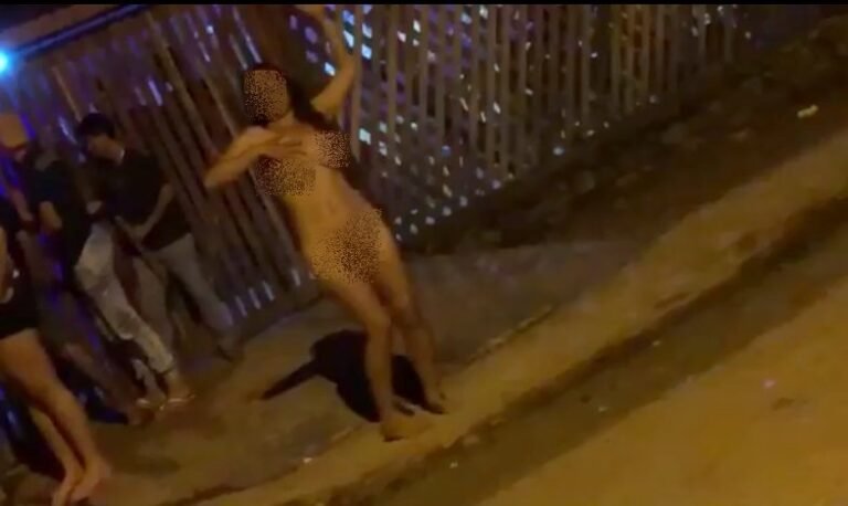 Vídeo: Mulher protesta contra emprego de marido dançando nua no interior de RO