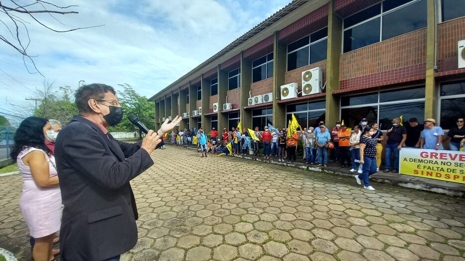 Servidores federais fazem protesto por reajuste salarial na capital