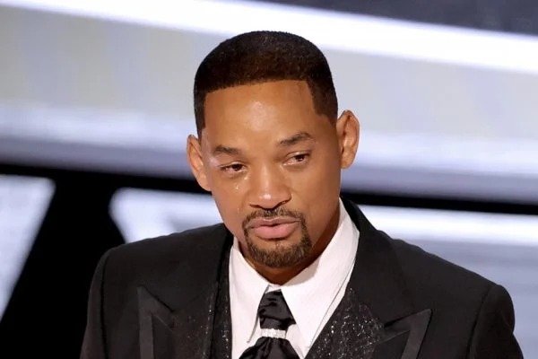 Will Smith é banido de cerimônia do Oscar por 10 anos após polêmica