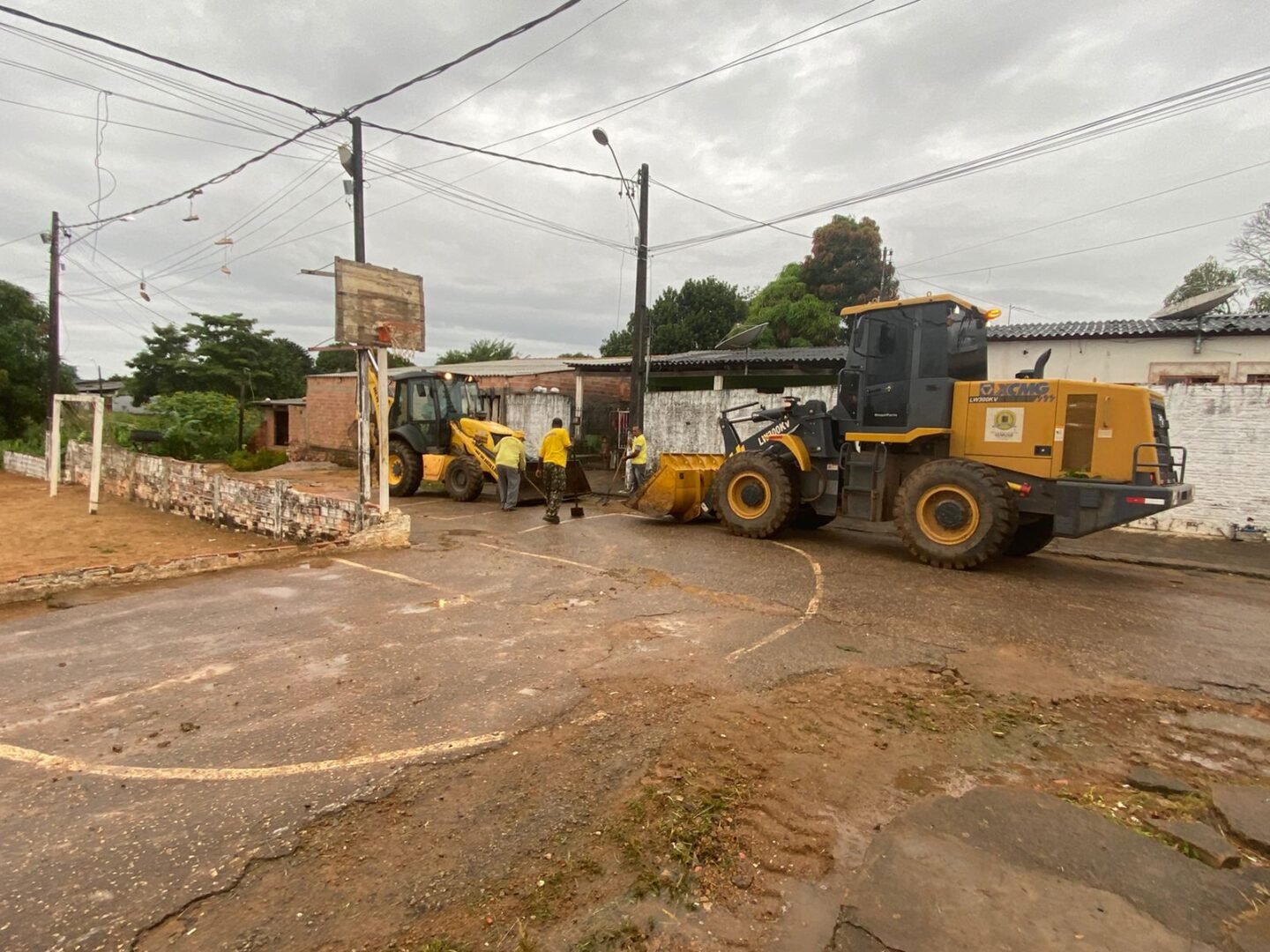 Mutirão de limpeza é realizado no Bairro Castanheiras a pedido do Vereador Edimilson Dourado 3 Mutirão de limpeza é realizado no Bairro Castanheiras a pedido do Vereador Edimilson Dourado
