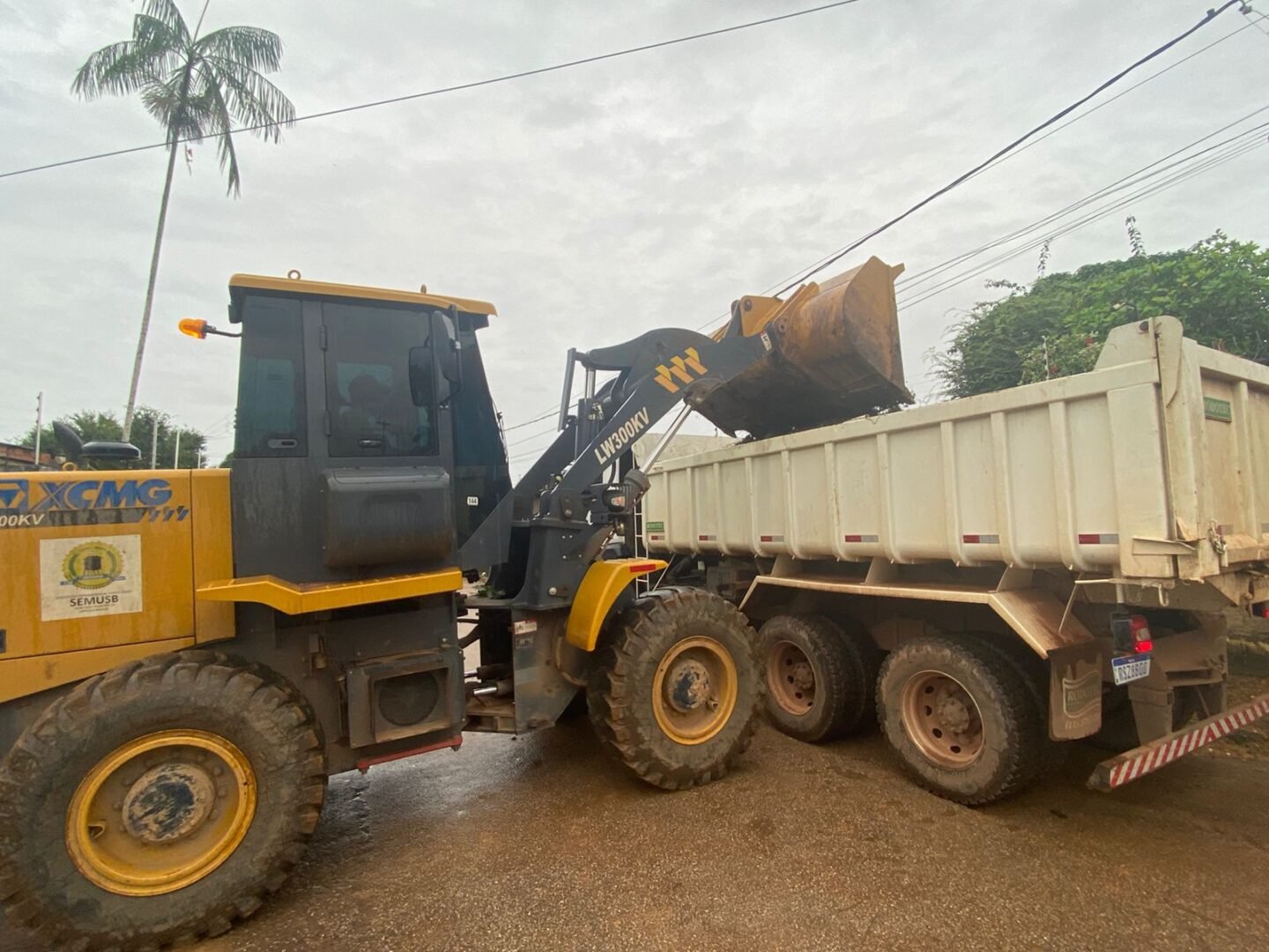 Mutirão de limpeza é realizado no Bairro Castanheiras a pedido do Vereador Edimilson Dourado