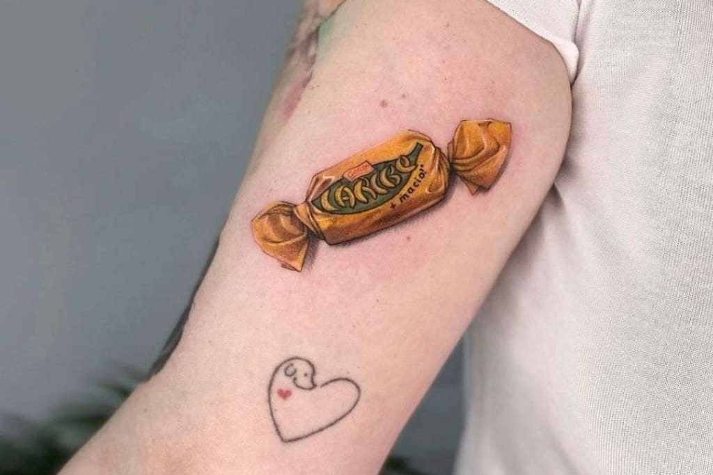 Mulher que tatuou Caribe ganha 10 kg do bombom: “Não esperava tanto”