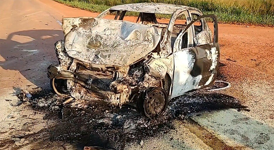 Acidente entre ônibus e Gol deixa um morto e dois gravemente feridos na BR-364