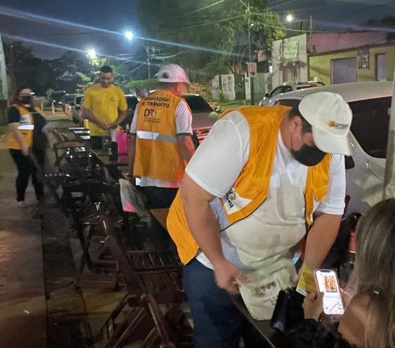 Agentes de Educação de Trânsito do Detran conscientizam motoristas em bares de Porto Velho