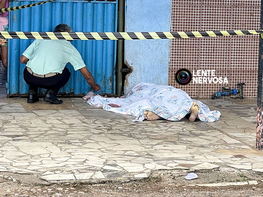 Apenado é executado com oito tiros em frente conveniência na capital 5 Apenado é executado com oito tiros em frente conveniência na capital