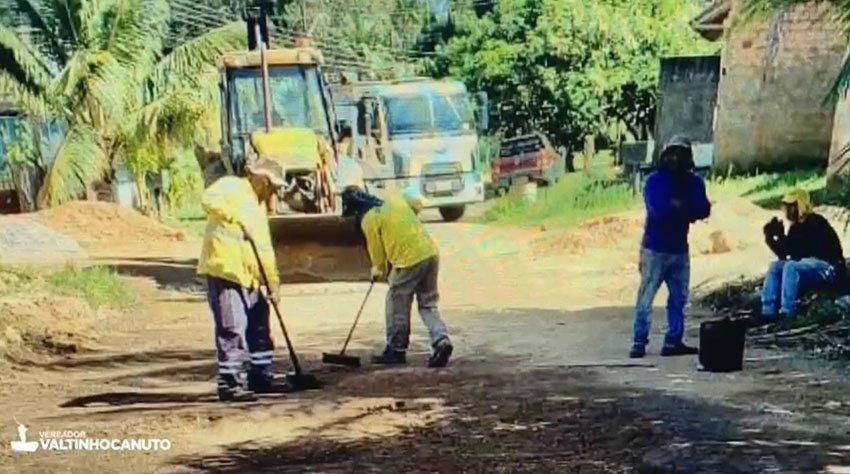 Semob realiza Tapa Buracos no Bairro Triângulo a pedido do vereador Valtinho Canuto