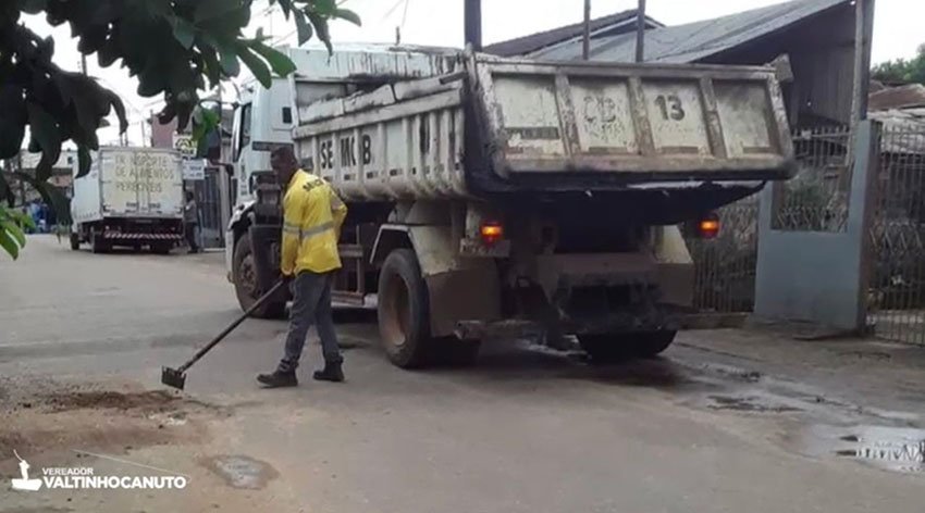 Semob realiza Tapa Buracos no Bairro Triângulo a pedido do vereador Valtinho Canuto