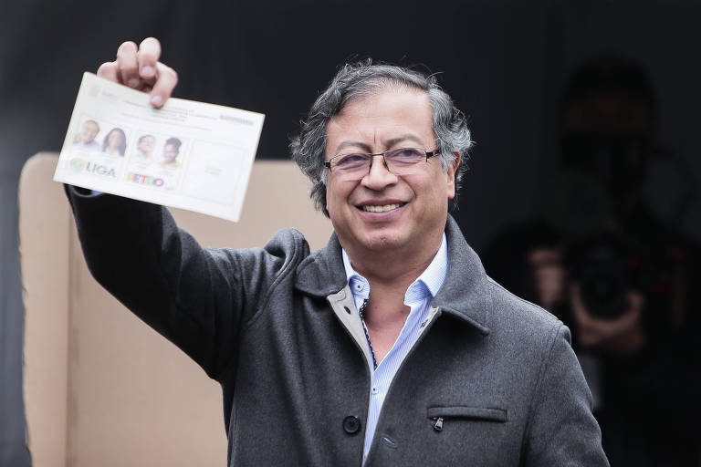 Candidato de esquerda, Gustavo Petro é eleito presidente da Colômbia