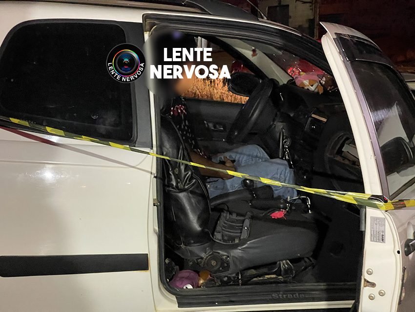 Vídeo: motoristas ficam presos às ferragens de veículos após grave acidente