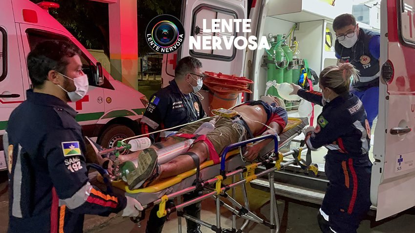 Vídeo: Motoqueiro sofre traumatismo craniano ao passar direto em avenida e invadir lanchonete