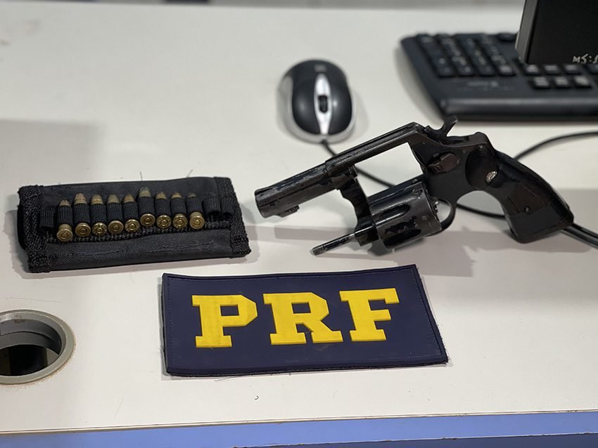 Motorista é preso armado durante blitz da PRF na Jorge Teixeira