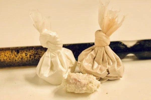 Homem encontrado com drogas no ânus pretendia custear o funeral da mãe