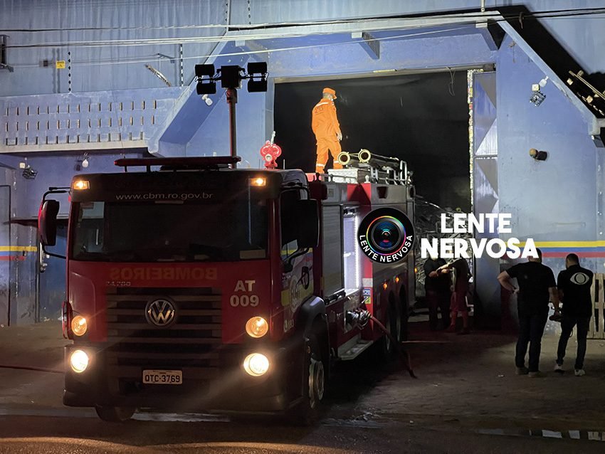 Vídeo: Incêndio em empresa de recicláveis mobiliza várias equipes do Bombeiros