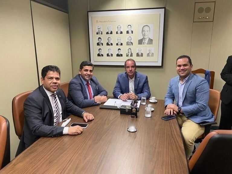 Dep. Jair Montes recebe o pré-candidato à presidência André Janones em encontro estadual do Avante