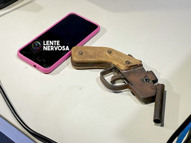 Últimas Notícias 10 Adolescentes com arma sem munição levam surra de populares após roubarem bicicleta