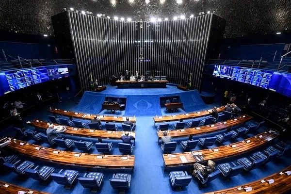 Senado aprova texto-base de PL que fixa teto do ICMS sobre combustível 1 Senado aprova texto-base de PL que fixa teto do ICMS sobre combustível