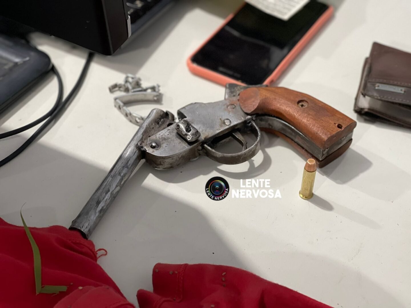 Moleque de 14 anos é apreendido pela PM após roubo de moto e troca de tiros