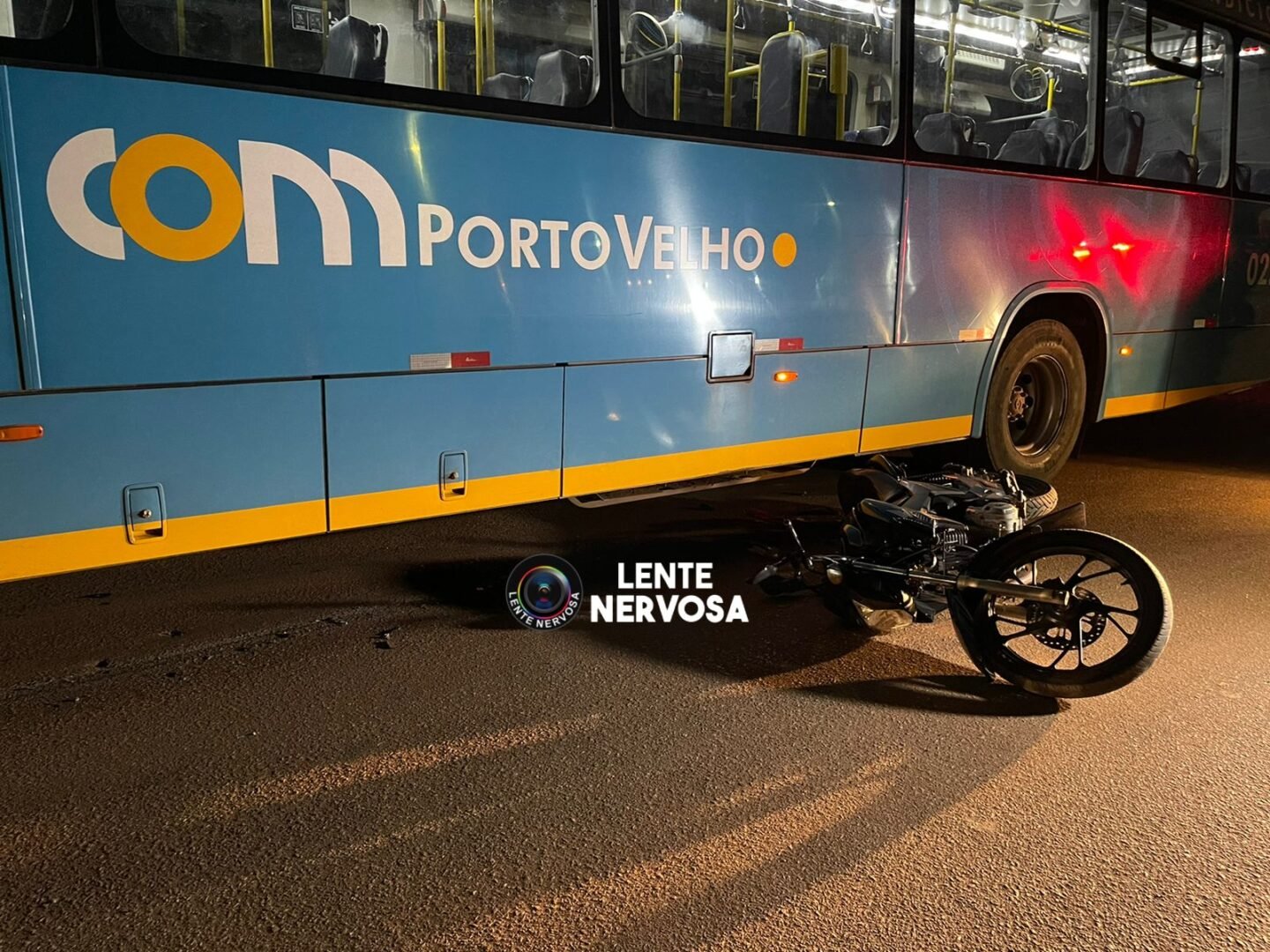 Vídeo: haitiano morre ao tentar ultrapassagem e ser atropelado por ônibus
