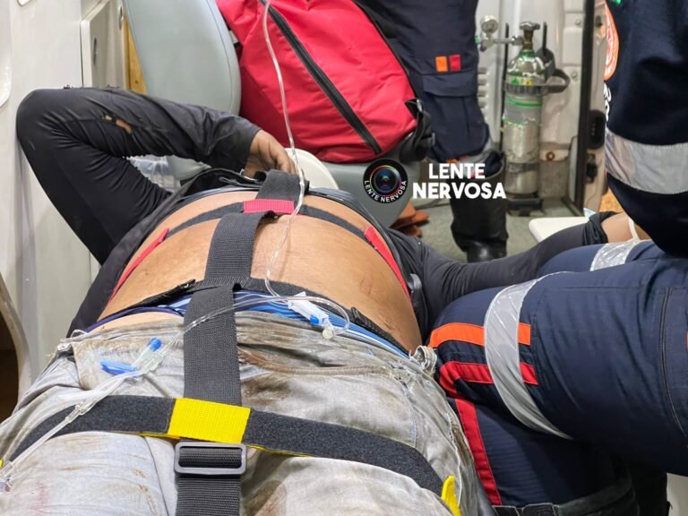 Últimas Notícias 9 Motoboy tenta ultrapassagem e fica gravemente ferido ao bater de frente com carro