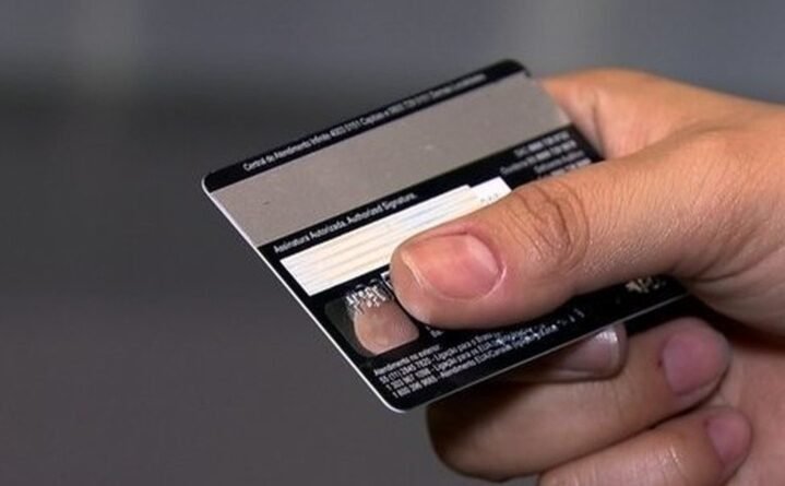 Idoso tem cartão clonado após comprar perfumes e prejuízo de quase R$ 5 mil 1 Idoso tem cartão clonado após comprar perfumes e prejuízo de quase R$ 5 mil