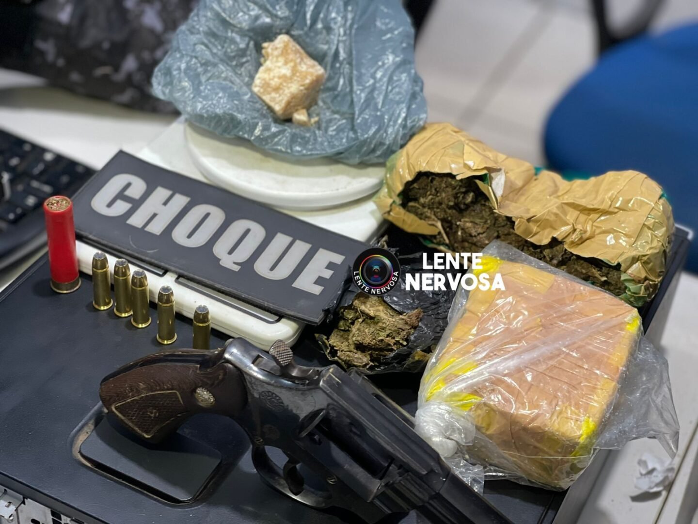 Comerciante é preso com arma de fogo e bastante droga na região central da cidade