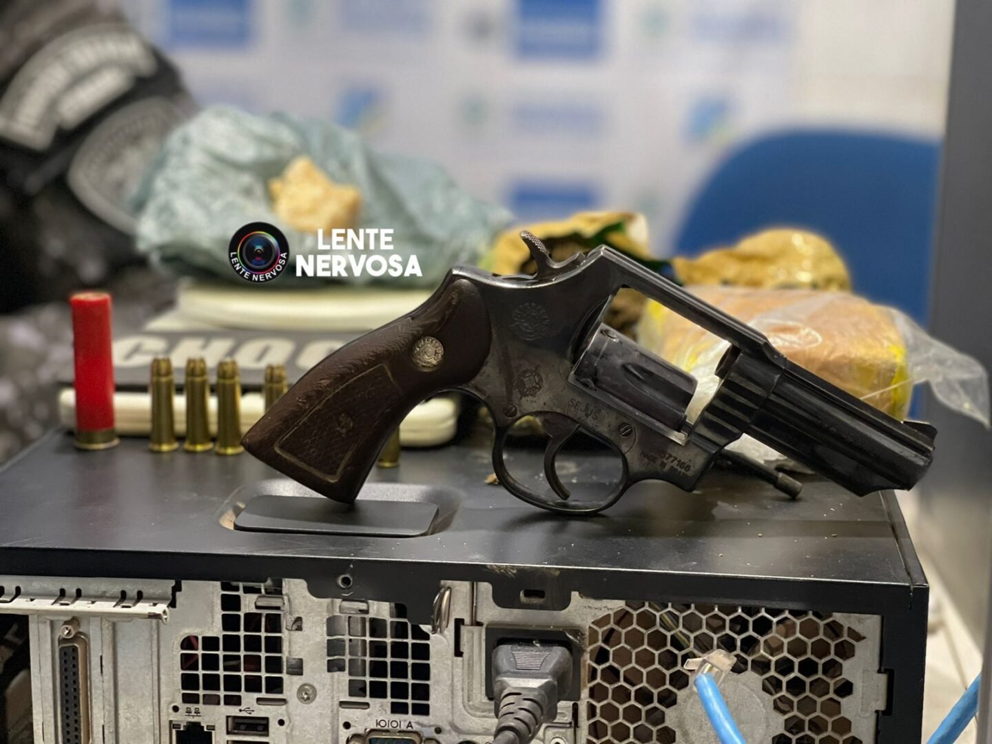 Comerciante é preso com arma de fogo e bastante droga na região central da cidade