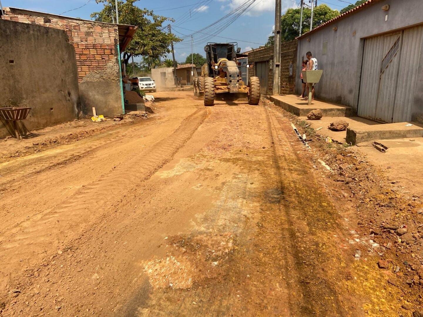 Vereador Edimilson Dourado acompanha asfaltamento em ruas da zona sul