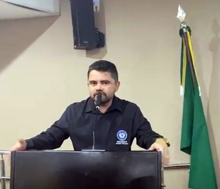 Últimas Notícias 3 Presidente da Assfapom discursa sobre voto em trânsito em encontro nacional para militares