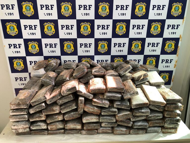 Últimas Notícias 8 PRF prende motorista flagrado com carregamento de droga avaliado em mais de R$ 35 milhões