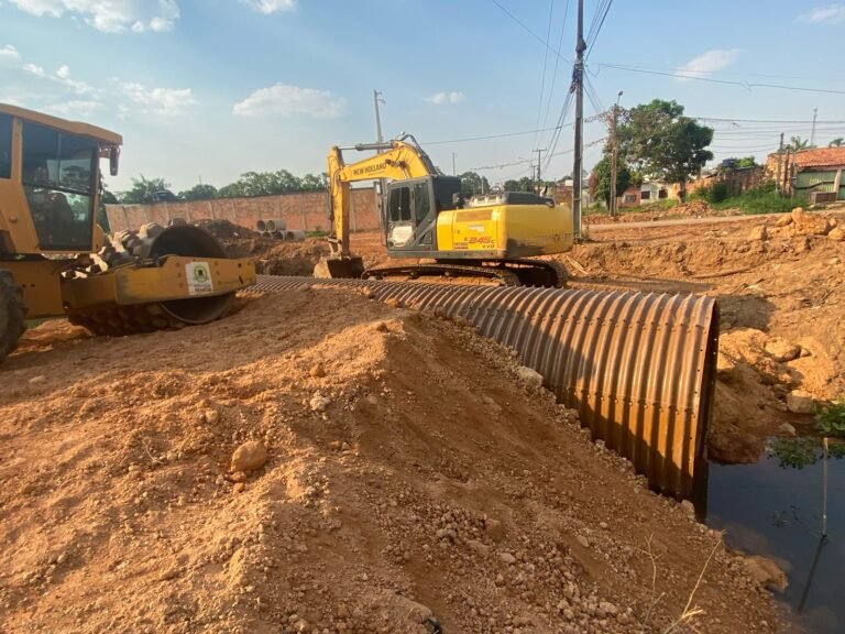 Últimas Notícias 3 Semob atende pedido do vereador Edmilson Dourado e instala tubo armco ligando rua na zona sul