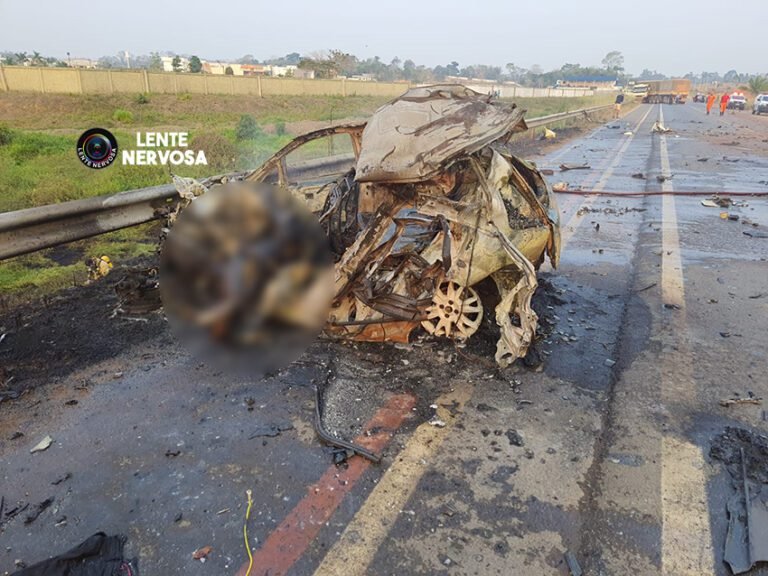 Motorista morre carbonizado preso às ferragens de veículo em RO