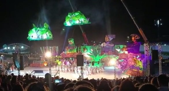 Estrutura despenca e deixa dezenas de feridos durante festival no AM - VÍDEOS