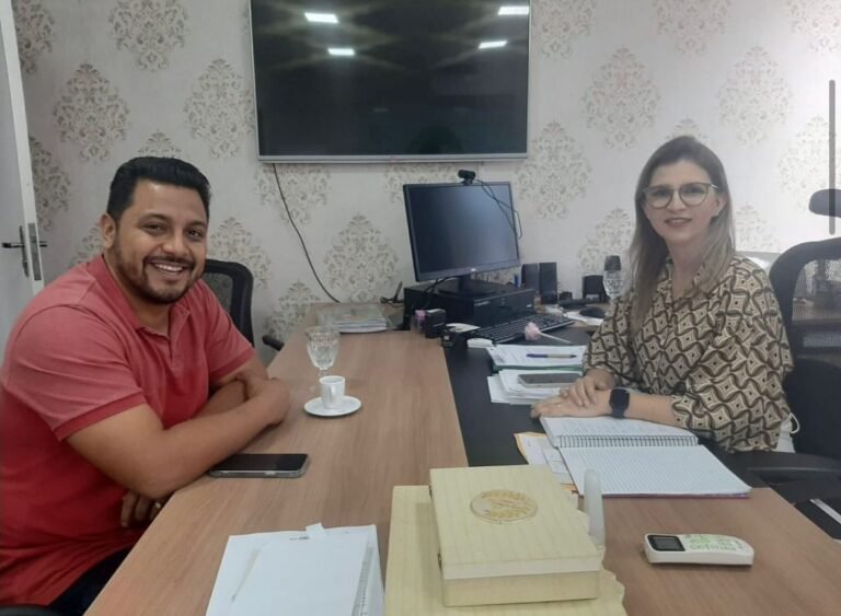 Últimas Notícias 4 Dr. Gilber visita Semed e trata sobre merenda de alunos das Escola de Música