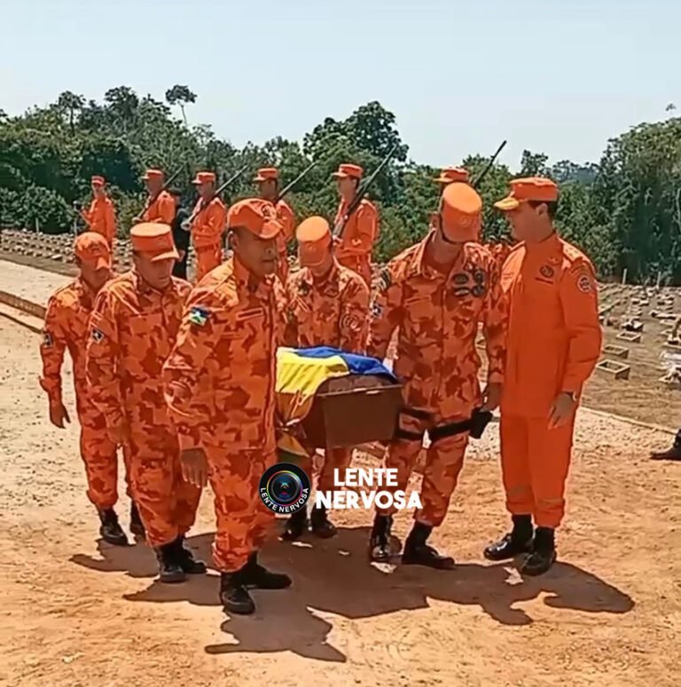 Bombeiro que morreu após ser baleado em assalto é homenageado durante sepultamento – VÍDEO