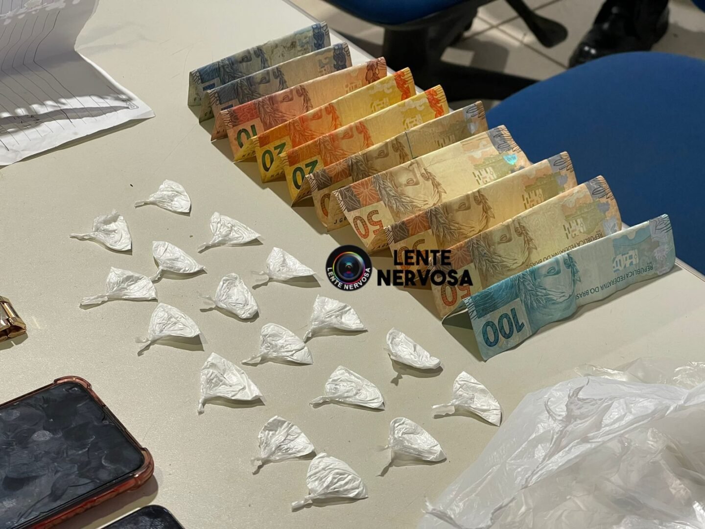 Casal tenta enganar a polícia, mas é preso por tráfico de drogas no Morar Melhor