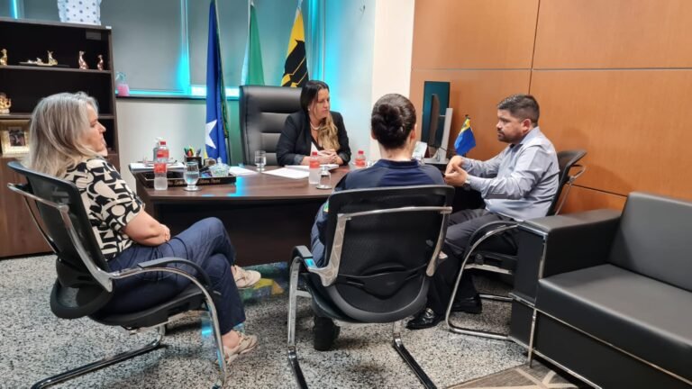 Deputado Jesuíno se reúne na Seduc e busca retorno de atividades na Creche Pequena Priscila