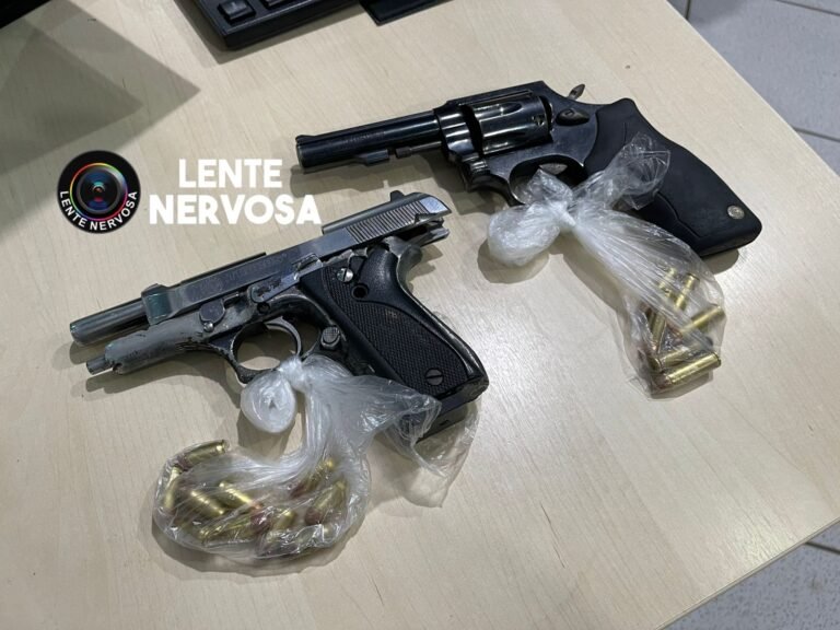 Dupla suspeita de roubos é flagrada pela PM com duas armas de fogo