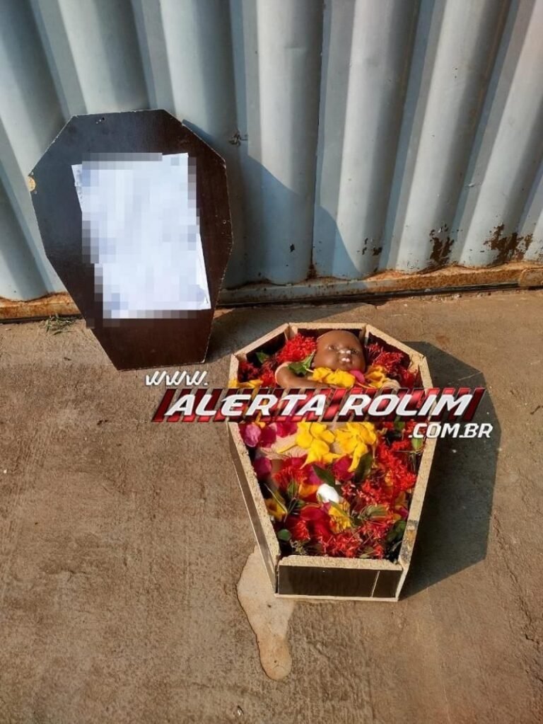 Últimas Notícias 4 Caixão é deixado em frente de residência de testemunha de homicídio, no interior de RO