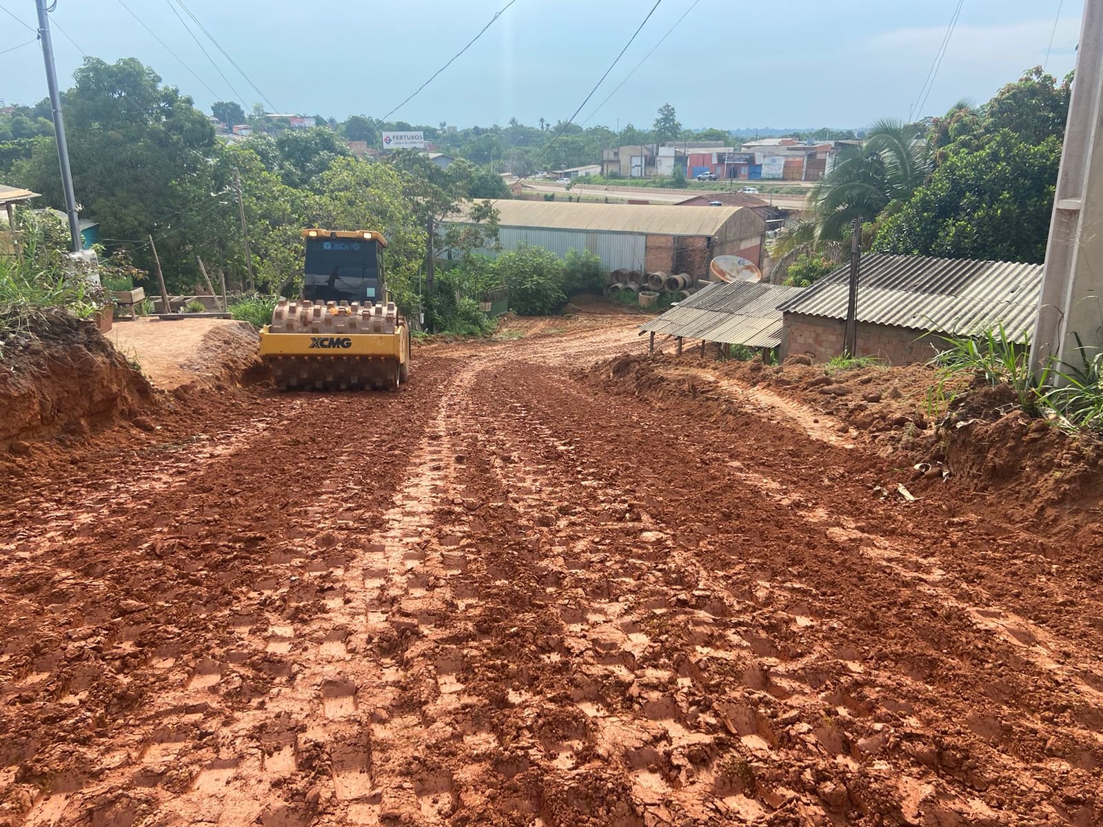 Mais ruas são asfaltadas na zona sul a pedido do vereador Edmilson Dourado
