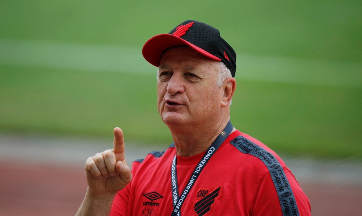 Felipão rechaça favoritismo do Flamengo na final da Libertadores