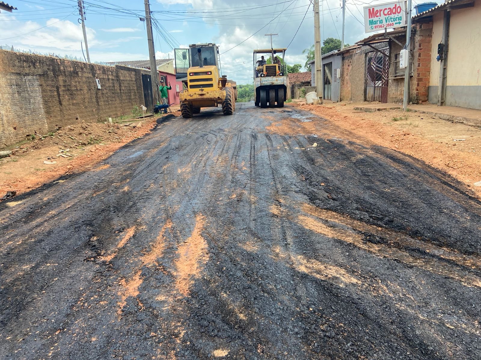 Mais ruas são asfaltadas na zona sul a pedido do vereador Edmilson Dourado