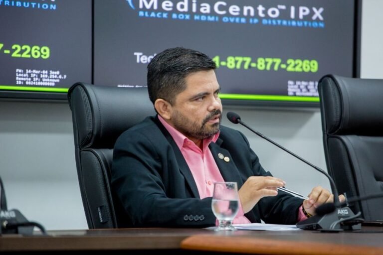 Últimas Notícias 8 Decreto de Deputado Jesuíno proíbe bloqueio de salário de servidores que não fizerem atualização cadastral