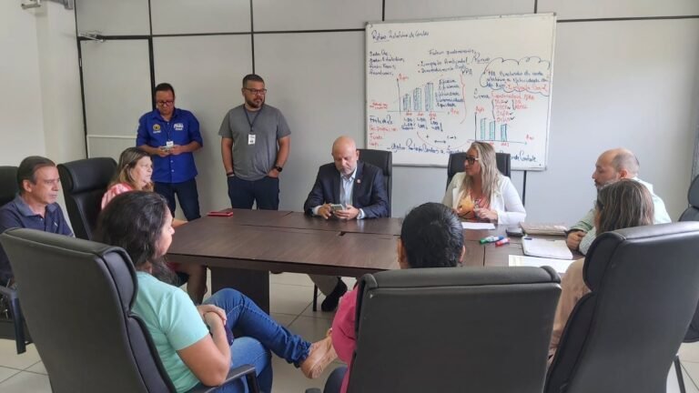 Últimas Notícias 8 Vereadora Márcia Socorristas se reúne com secretário e trata sobre doação de ração para ONGs